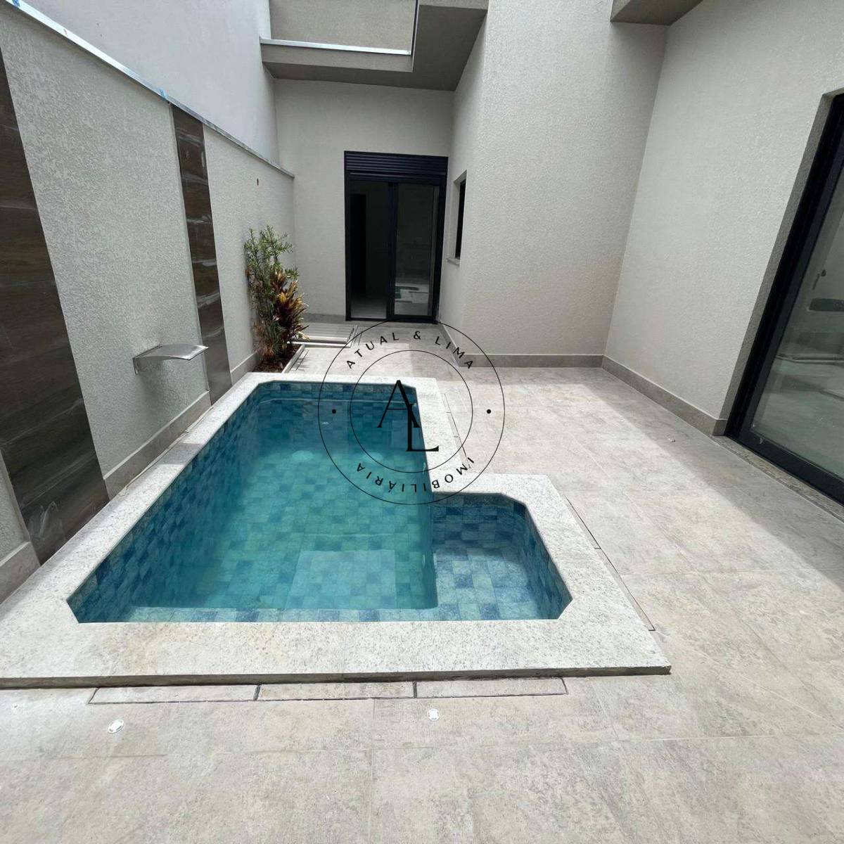 Casa Térrea Nova com 3 Suítes, Escritório e Piscina no Condomínio - Atual & Lima Imoveis