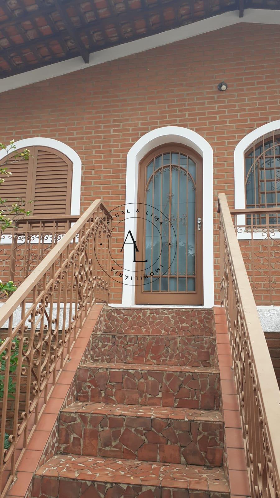 Ampla Casa com 3 Quartos, Edícula e Quintal Espaçoso: Conforto e Praticidade para Sua Família! - Atual & Lima Imoveis