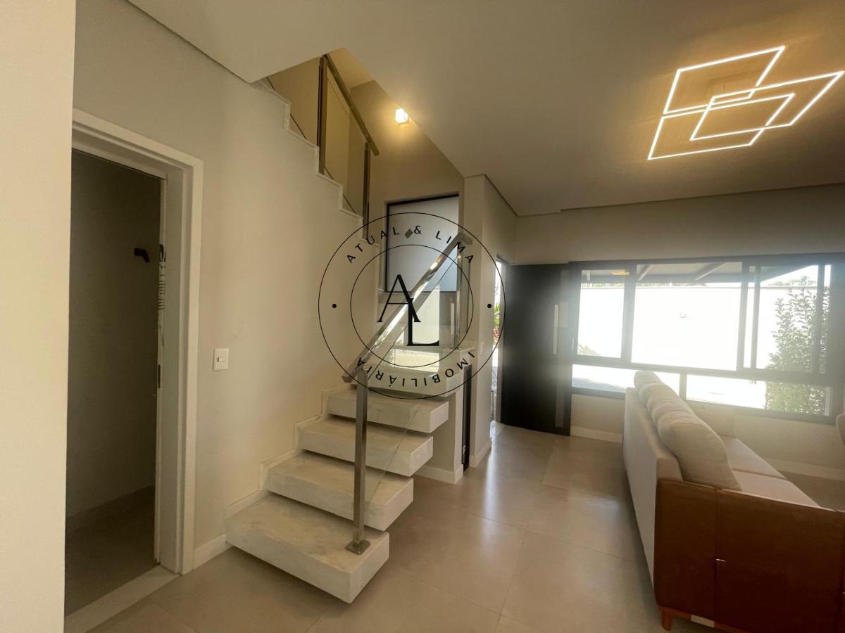 Casa à Venda com 3 Pavimentos: 3 Dormitórios, Varanda, 2 Cozinhas e 2 Salas - Atual & Lima Imoveis