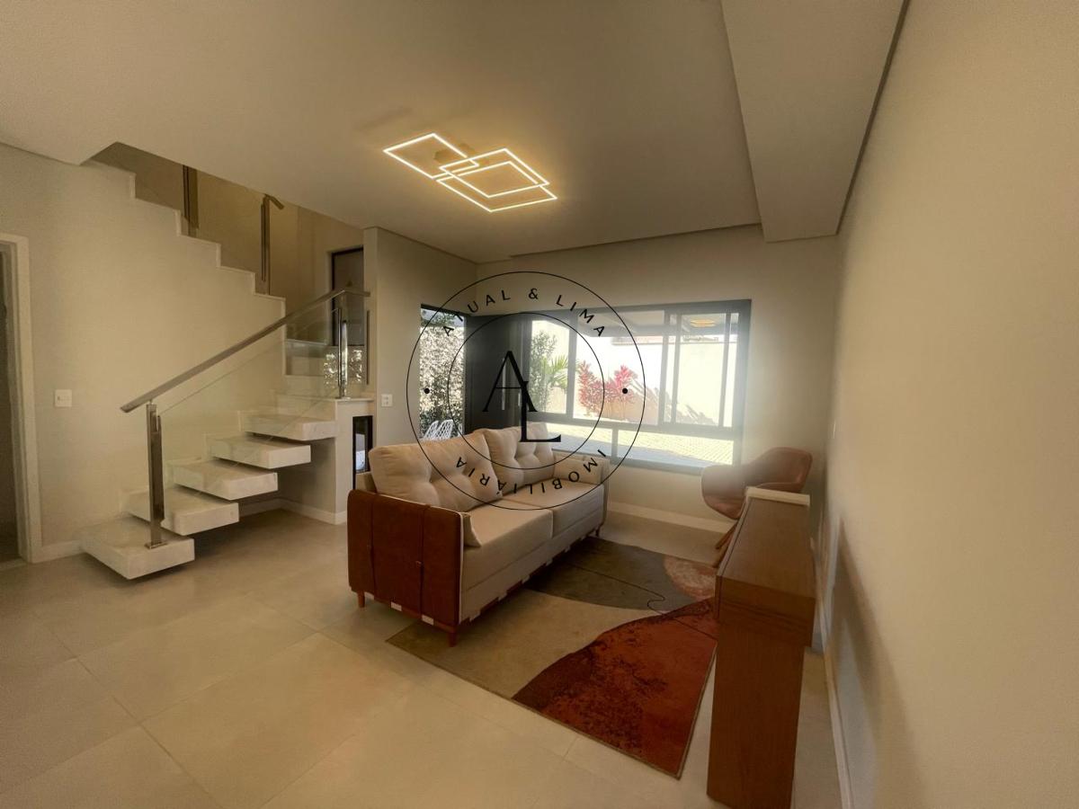 Casa à Venda com 3 Pavimentos: 3 Dormitórios, Varanda, 2 Cozinhas e 2 Salas - Atual & Lima Imoveis