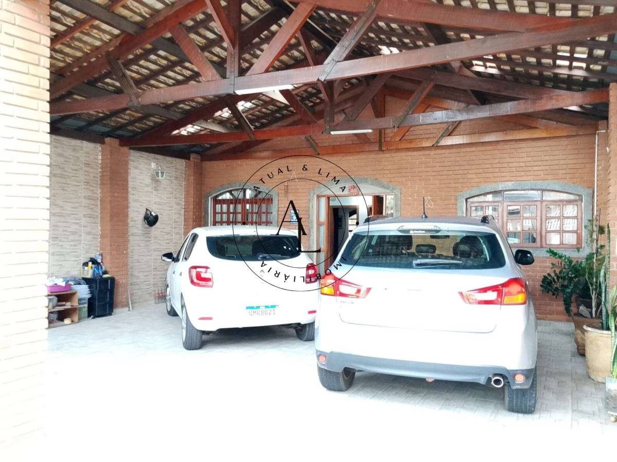 Casa à venda, com 4 quartos, 200m²