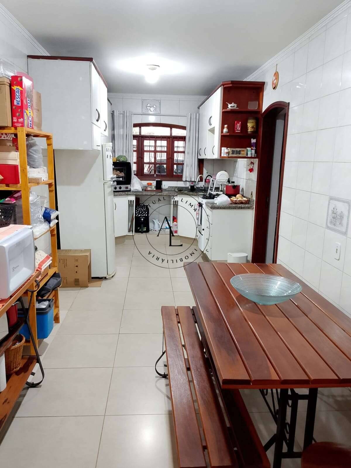 Casa à venda, com 4 quartos, 200m²