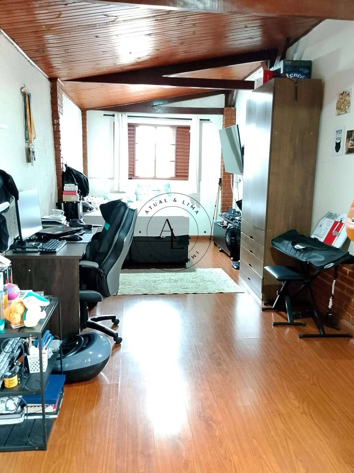 Casa à venda, com 4 quartos, 200m²