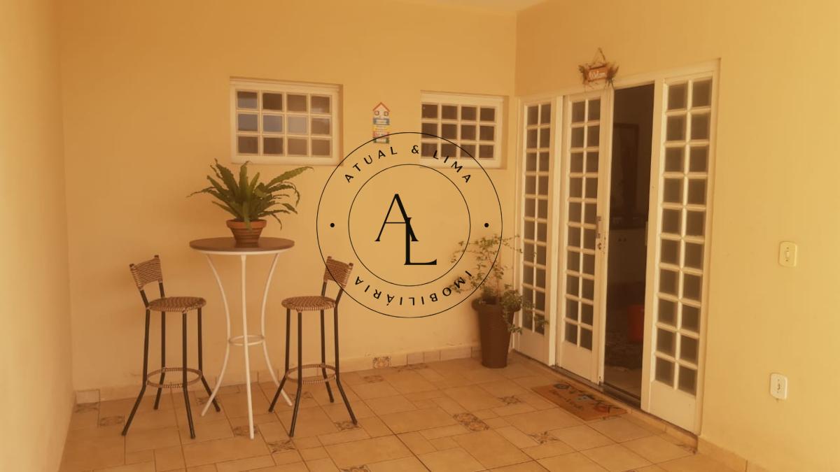 Casa Aconchegante com 3 Quartos (1 Suíte), Quintal e Jardim na Frente! - Atual & Lima Imoveis