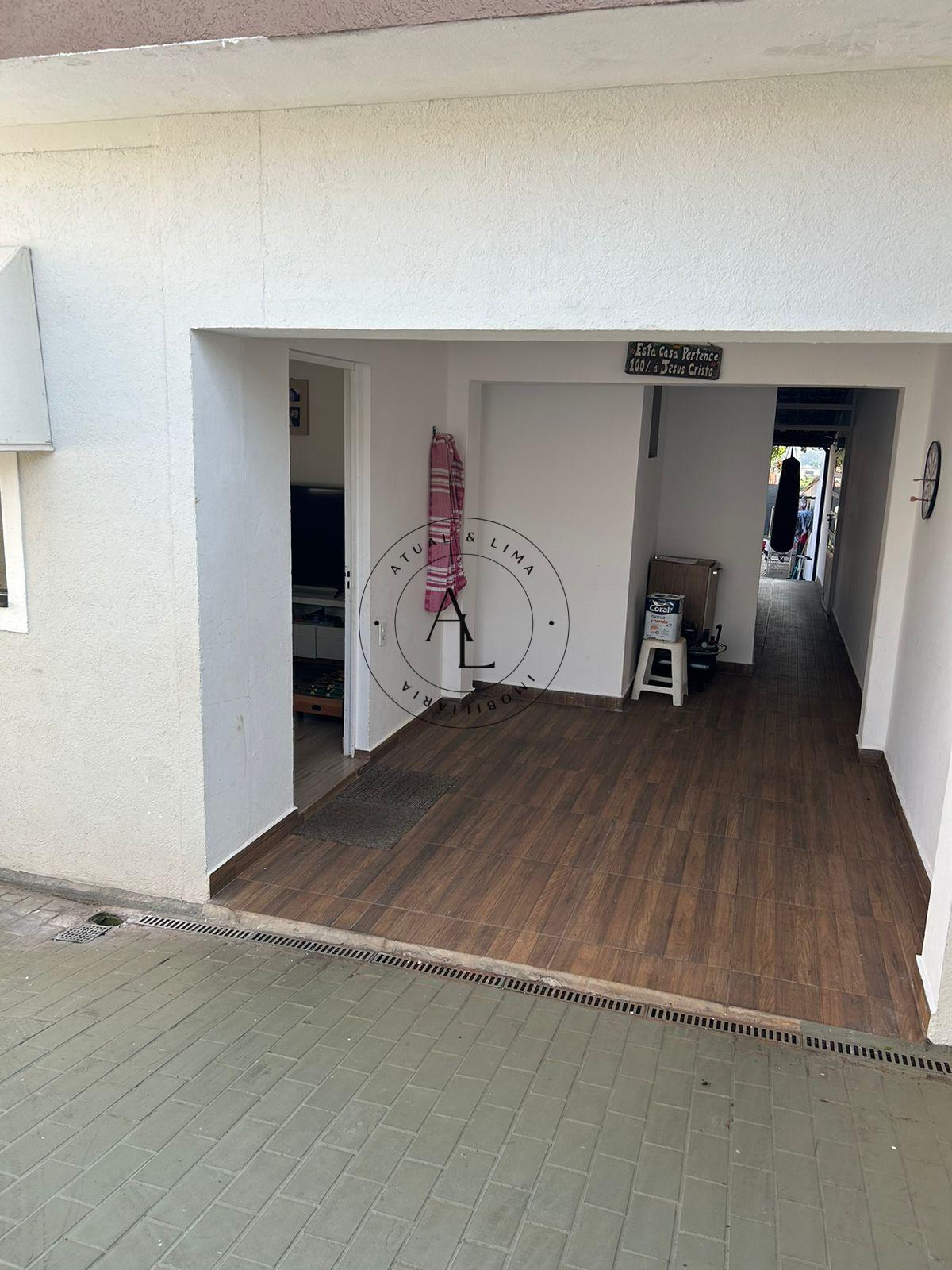 Charmosa Casa com 2 Quartos, Edícula e Amplo Quintal - Ambientes Frescos e Arejados - Atual & Lima Imoveis
